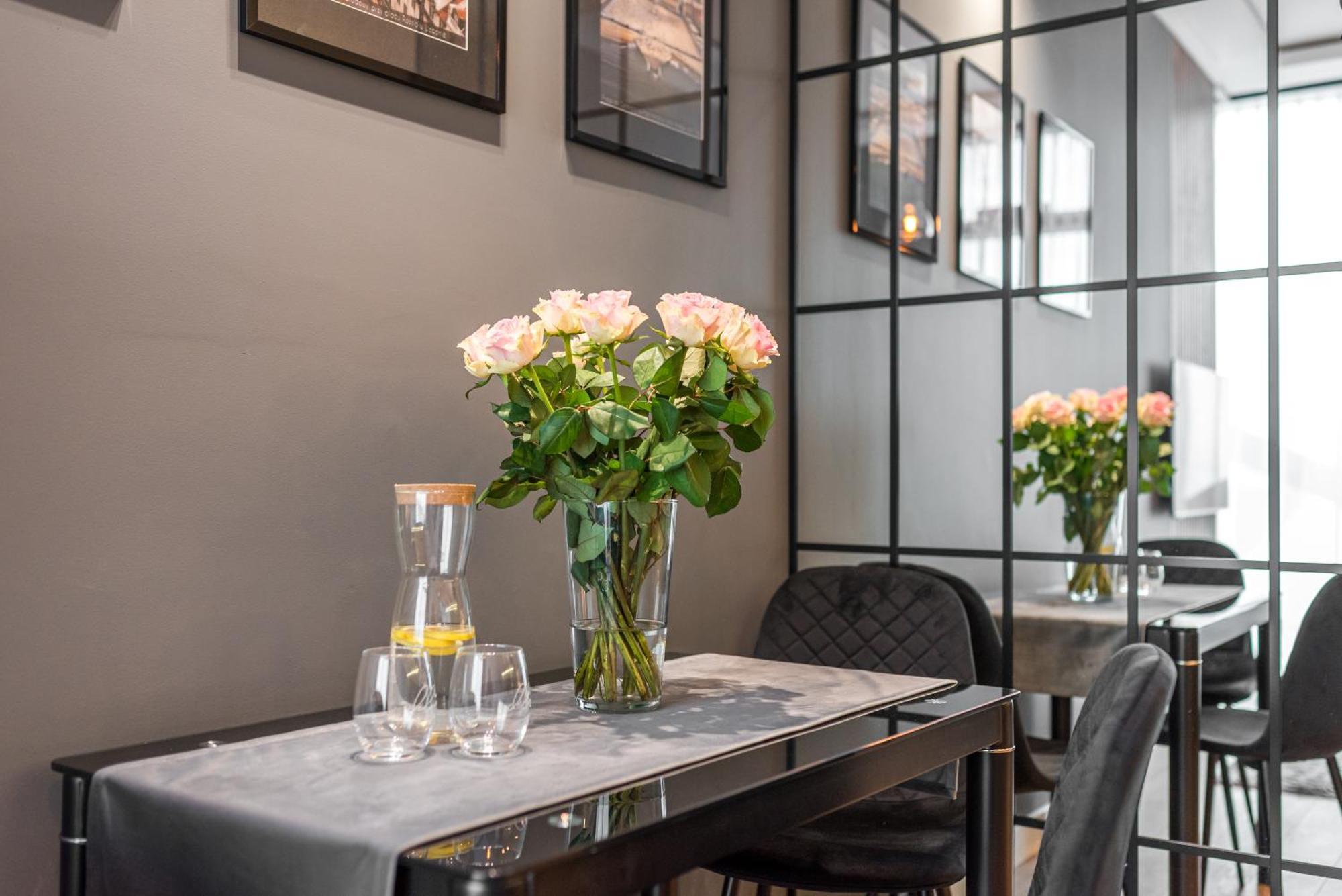 Q18 Aparthotel Bydgoszcz Bagian luar foto