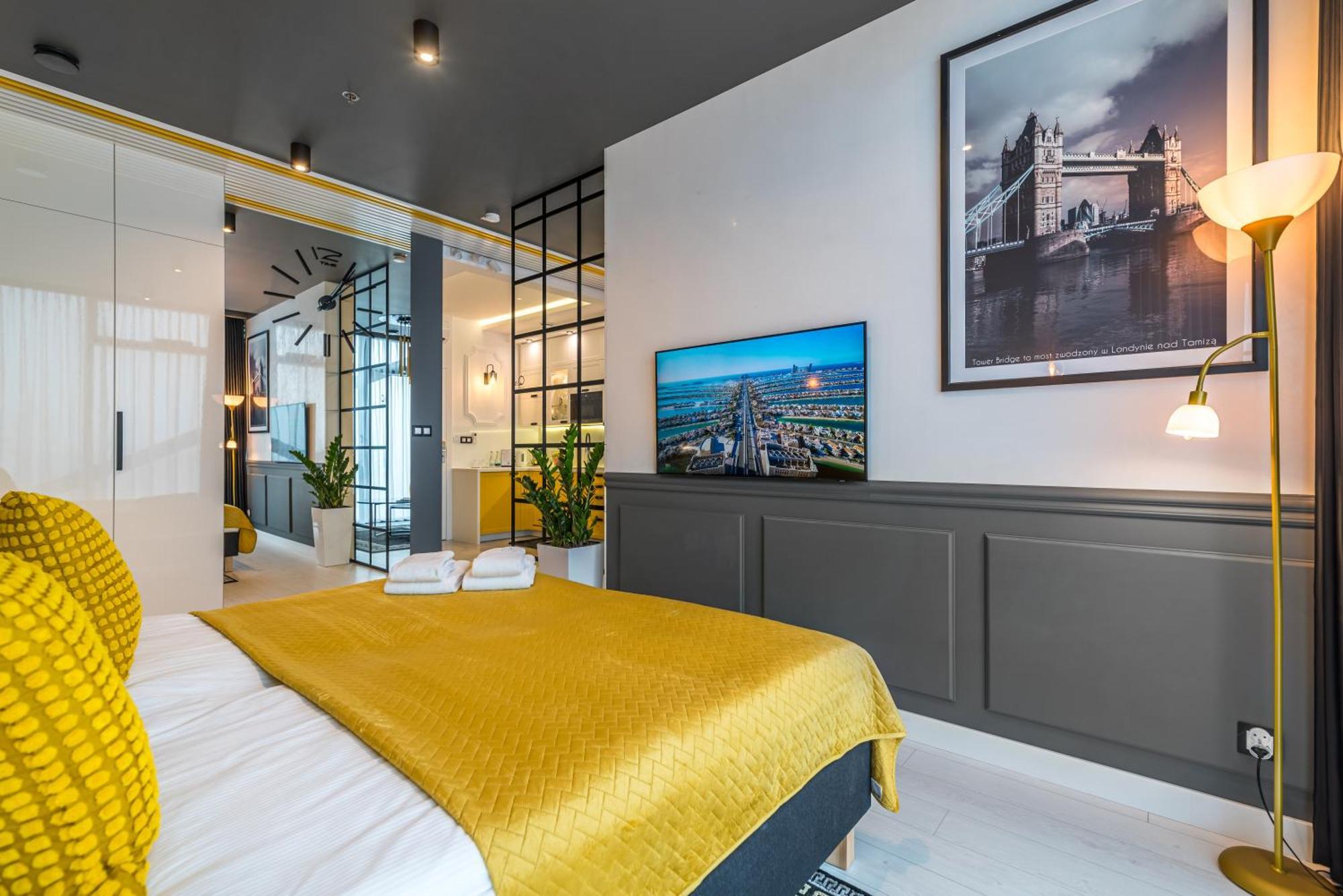 Q18 Aparthotel Bydgoszcz Bagian luar foto