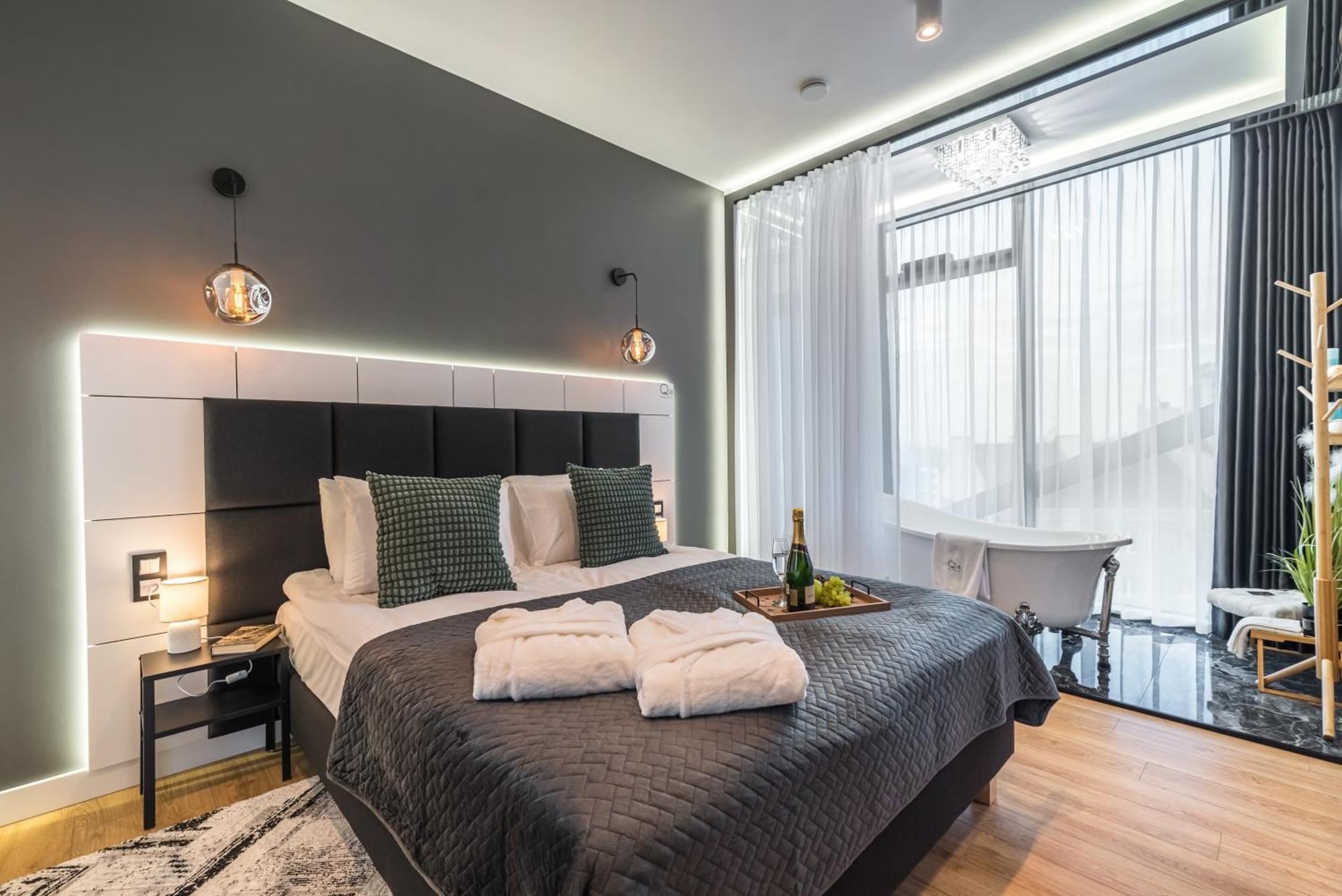 Q18 Aparthotel Bydgoszcz Bagian luar foto