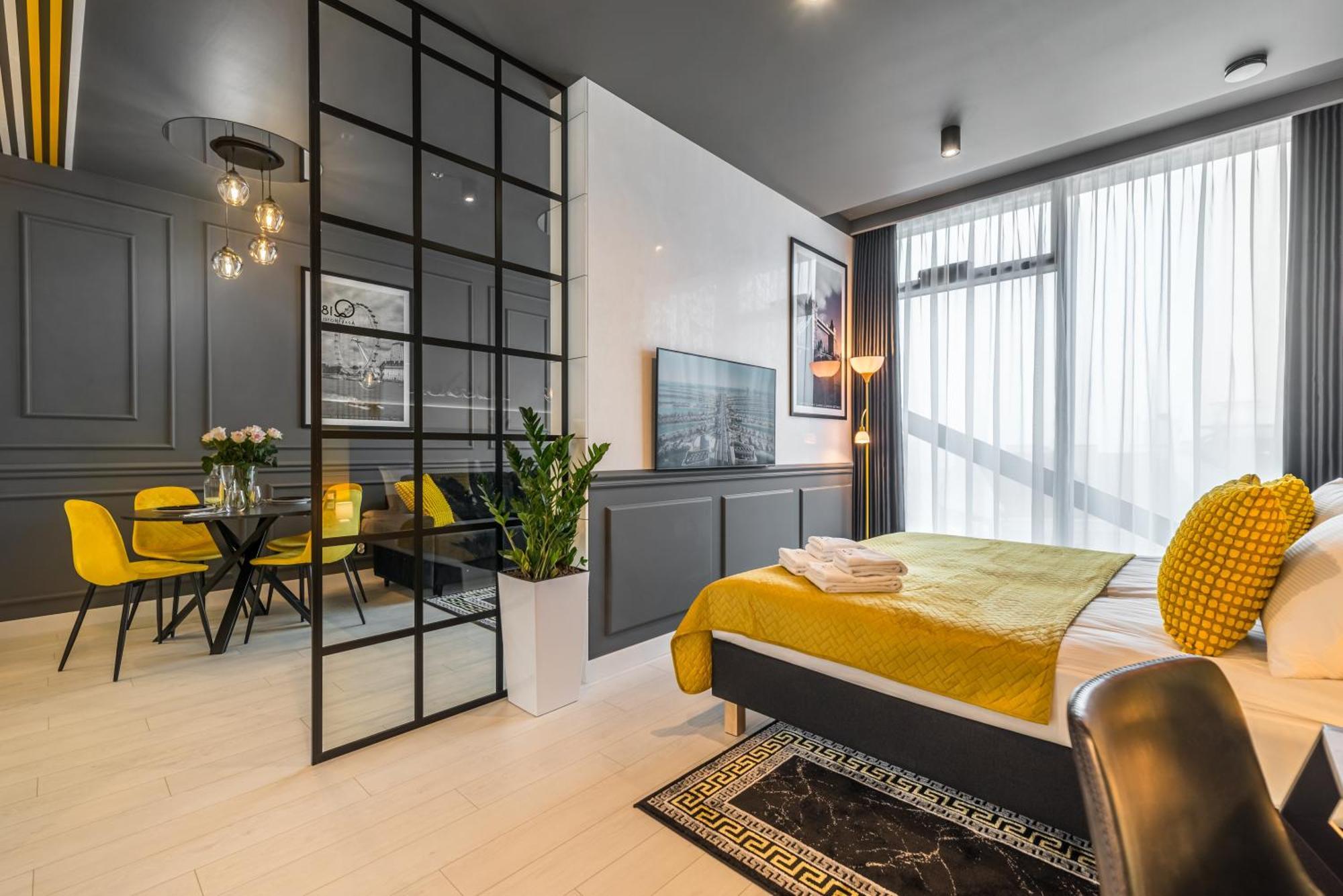 Q18 Aparthotel Bydgoszcz Bagian luar foto