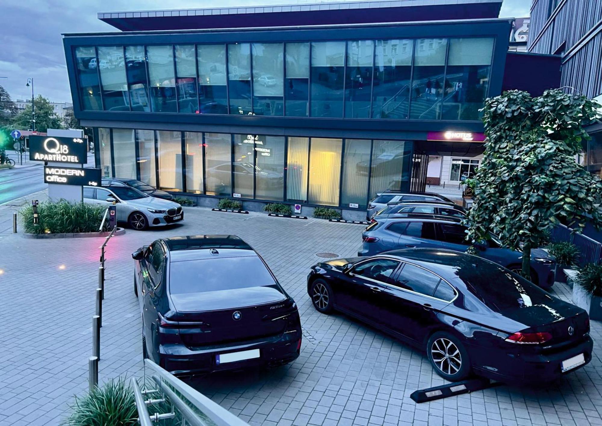 Q18 Aparthotel Bydgoszcz Bagian luar foto